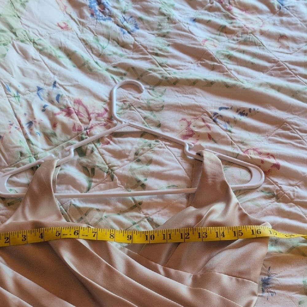 Elegant Cream Sleeveless Dress - Picture 11 of 11